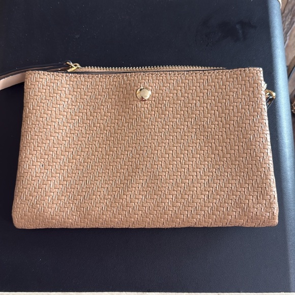 Steve Madden‎ Tan Woven Wristlet/ Crossbody Bag w/ Adjustable Strap Gold Accents - Picture 3 of 10